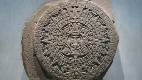 武磊精准传中，巴尔加斯后场抢射破门